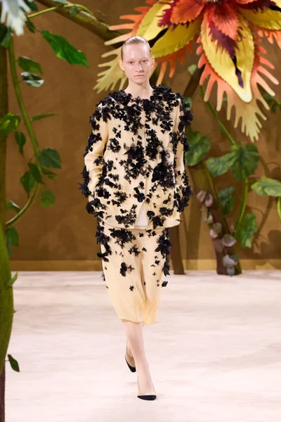 Look 7